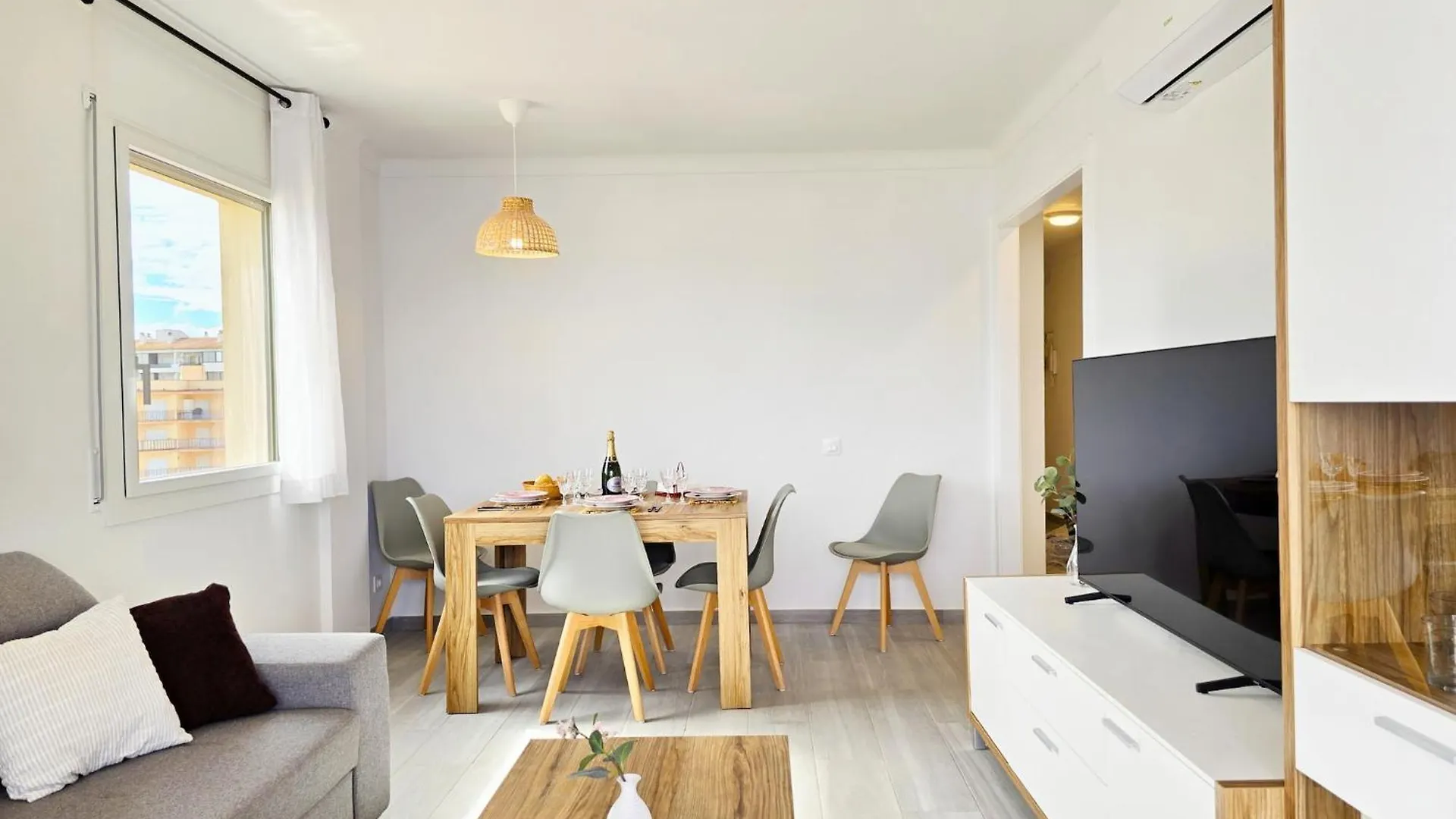 Frontline Apartment With Sea Views L'Escala